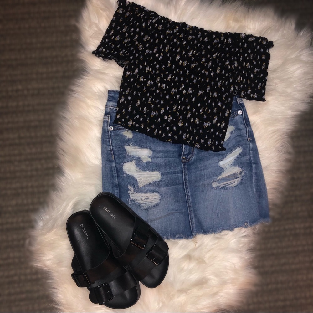 🚨 NWT ✨ Xhilaration Off the shoulder floral top